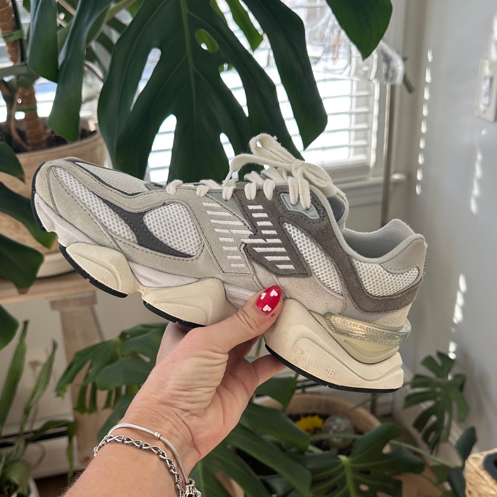 New Balance Women's Beige and Gray Sneakers 9060 W10.5 - Picture 2 of 7